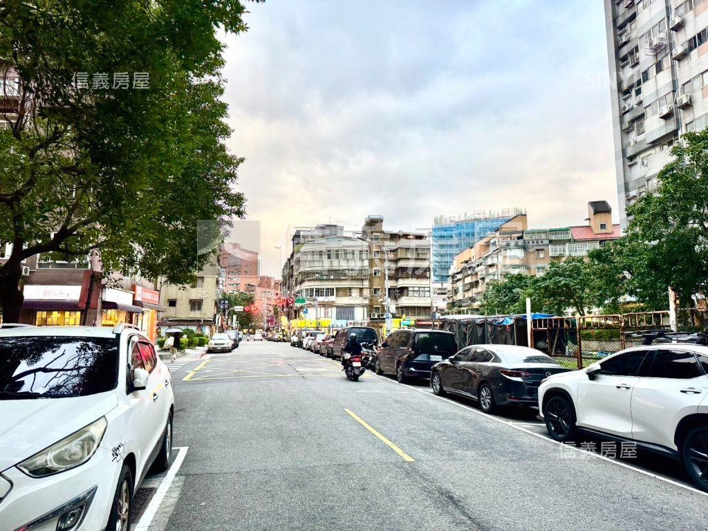 內科港墘路精選大樓車位房屋室內格局與周邊環境