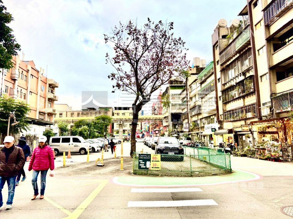 內科港墘路精選大樓車位房屋室內格局與周邊環境