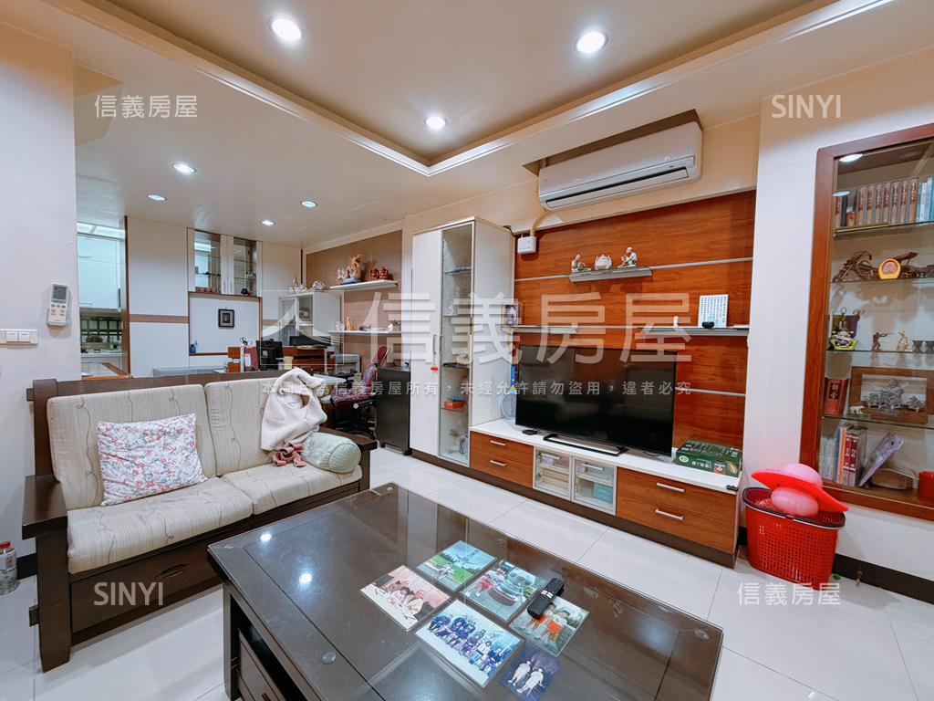 山峰重劃區庭院車庫別墅房屋室內格局與周邊環境