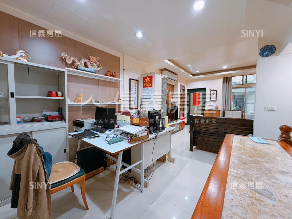 山峰重劃區庭院車庫別墅房屋室內格局與周邊環境