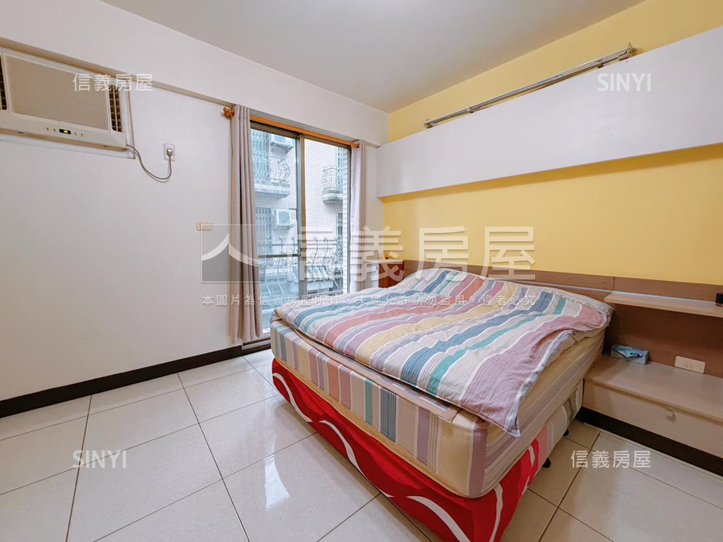 山峰重劃區庭院車庫別墅房屋室內格局與周邊環境