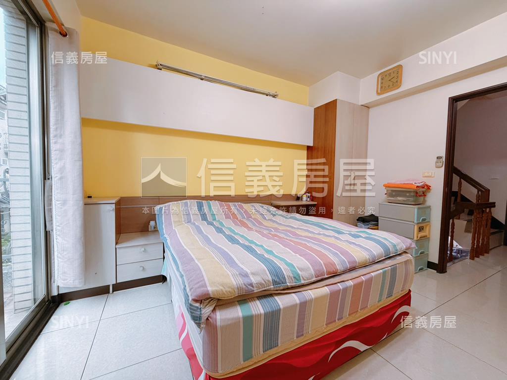 山峰重劃區庭院車庫別墅房屋室內格局與周邊環境