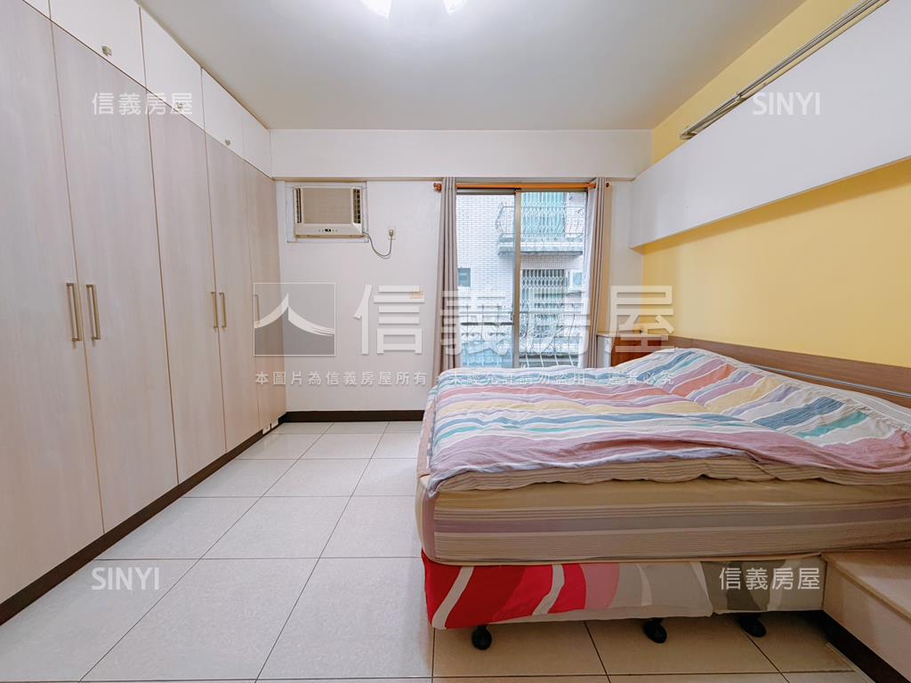 山峰重劃區庭院車庫別墅房屋室內格局與周邊環境