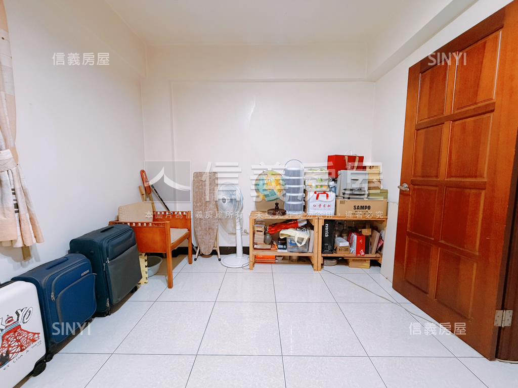 山峰重劃區庭院車庫別墅房屋室內格局與周邊環境