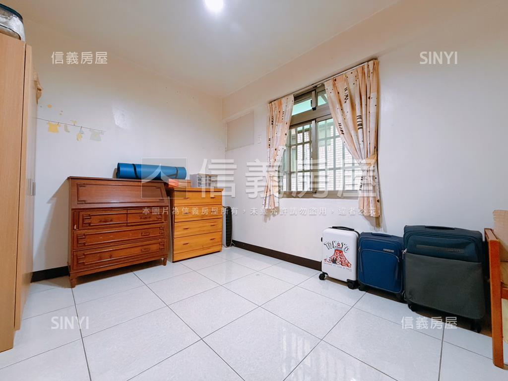 山峰重劃區庭院車庫別墅房屋室內格局與周邊環境