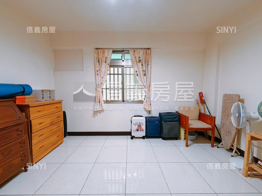 山峰重劃區庭院車庫別墅房屋室內格局與周邊環境