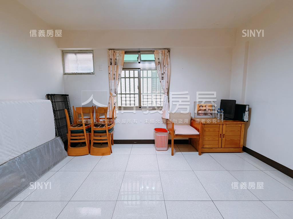 山峰重劃區庭院車庫別墅房屋室內格局與周邊環境