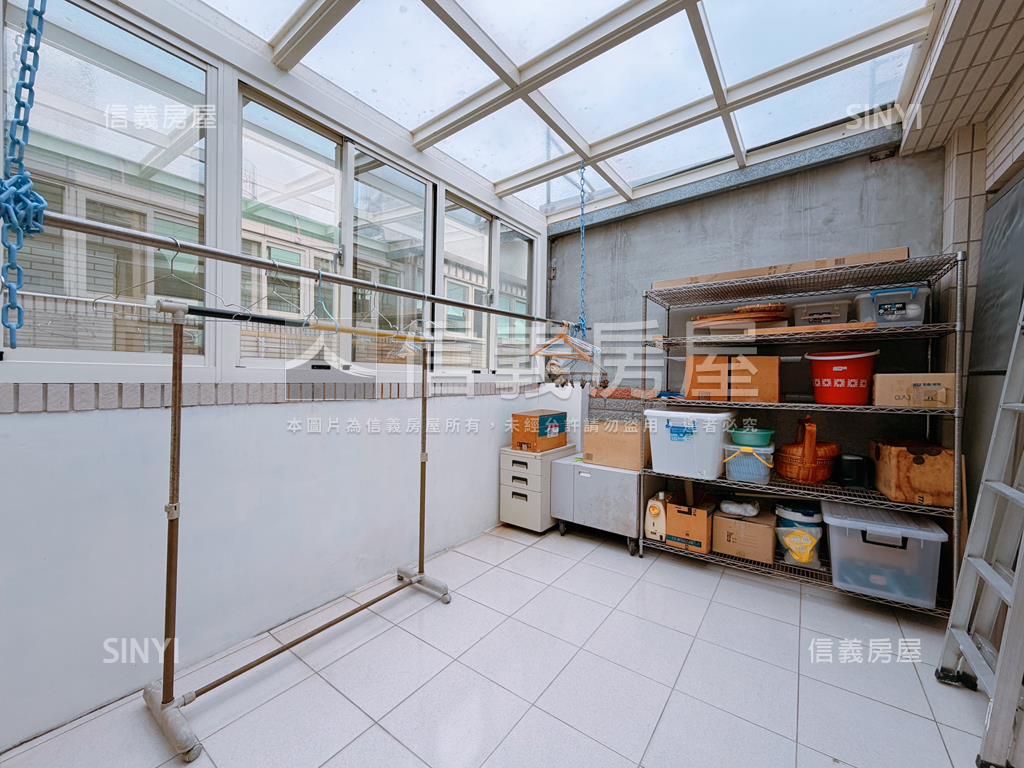 山峰重劃區庭院車庫別墅房屋室內格局與周邊環境