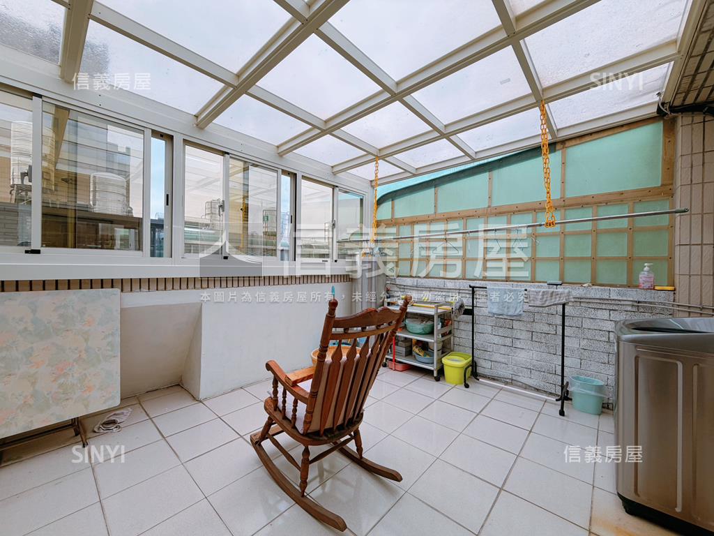 山峰重劃區庭院車庫別墅房屋室內格局與周邊環境