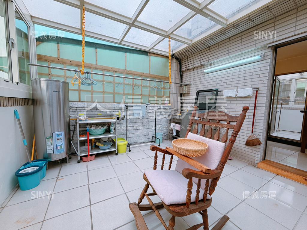 山峰重劃區庭院車庫別墅房屋室內格局與周邊環境