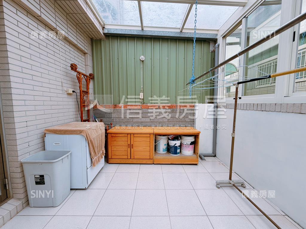 山峰重劃區庭院車庫別墅房屋室內格局與周邊環境