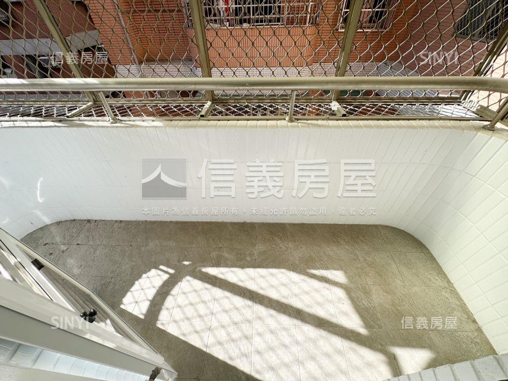 鳳山國中高樓採光漂亮兩房房屋室內格局與周邊環境