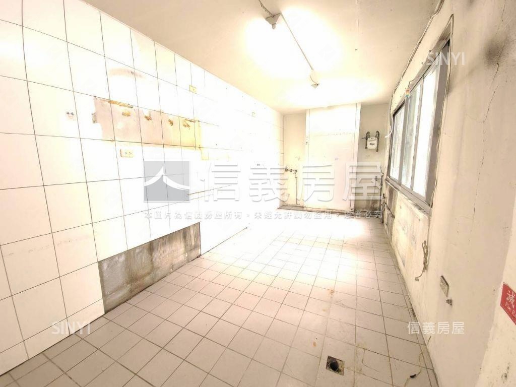 青海河南路口燙金熱鬧店面房屋室內格局與周邊環境