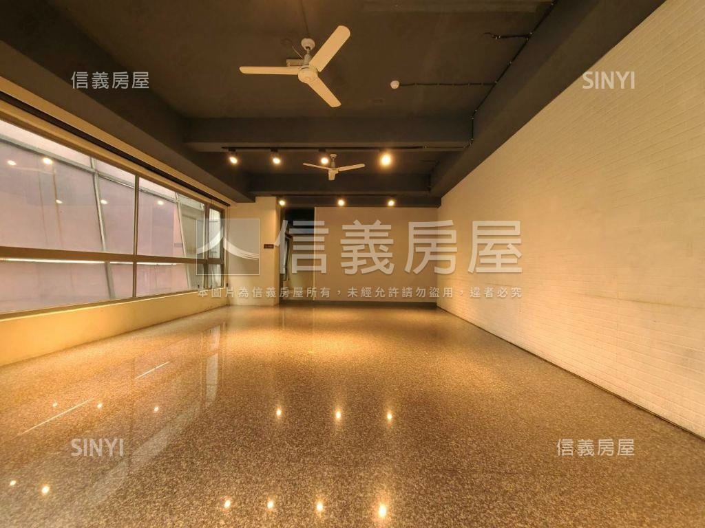 青海河南路口燙金熱鬧店面房屋室內格局與周邊環境