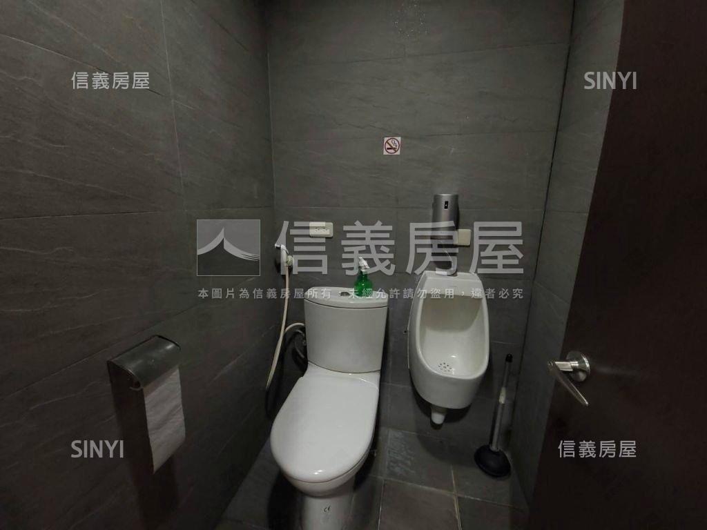 青海河南路口燙金熱鬧店面房屋室內格局與周邊環境