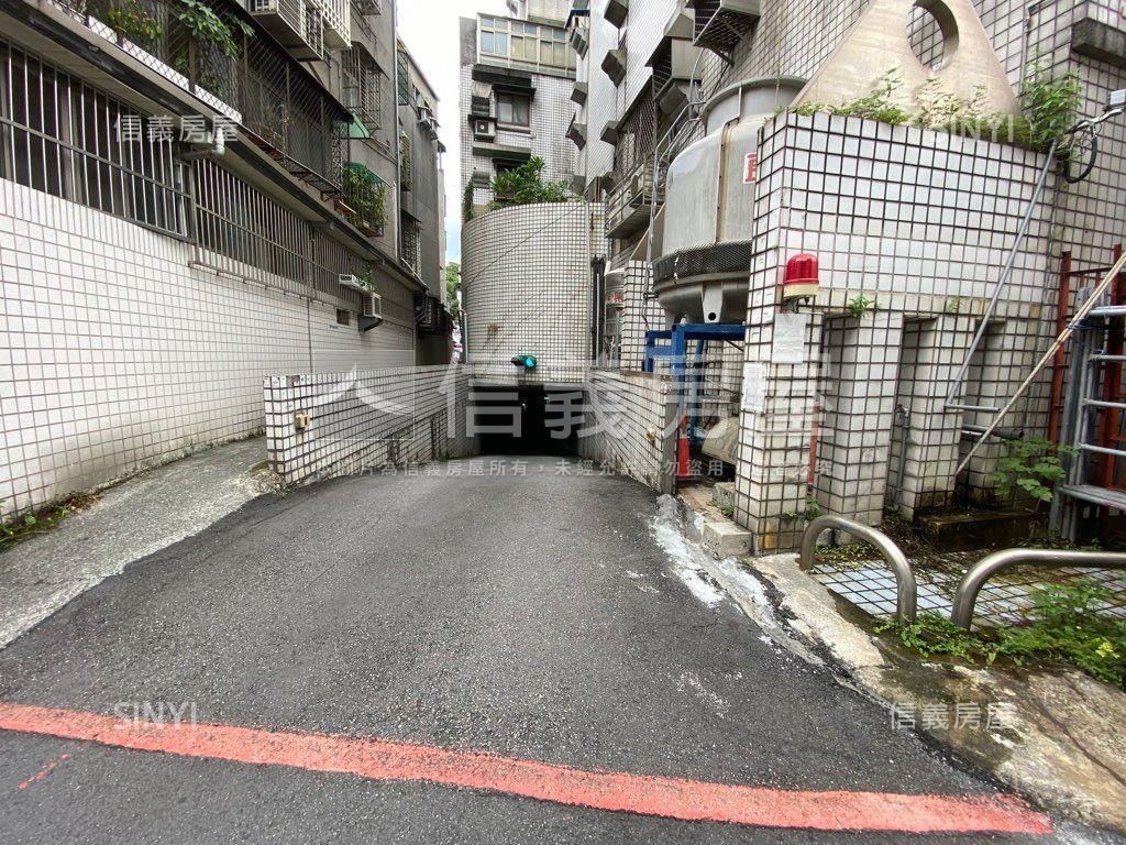 北市難得大坪數空間地下室房屋室內格局與周邊環境