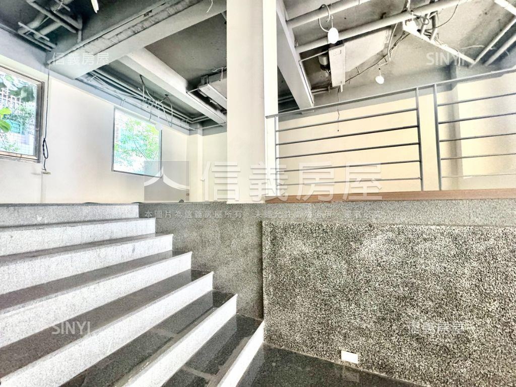 巨蛋捷運百坪面寬店霸房屋室內格局與周邊環境