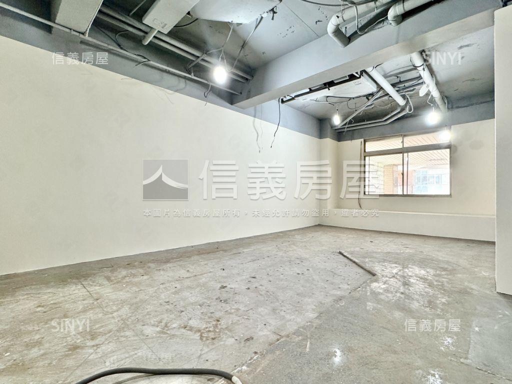 巨蛋捷運百坪面寬店霸房屋室內格局與周邊環境