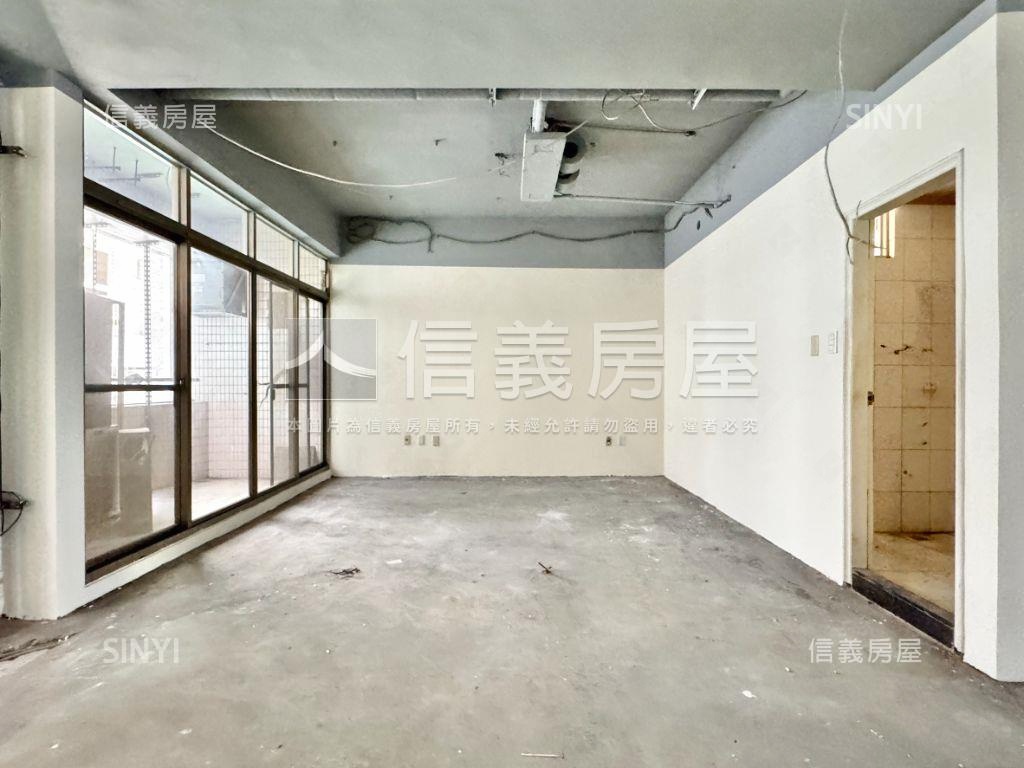 巨蛋捷運百坪面寬店霸房屋室內格局與周邊環境