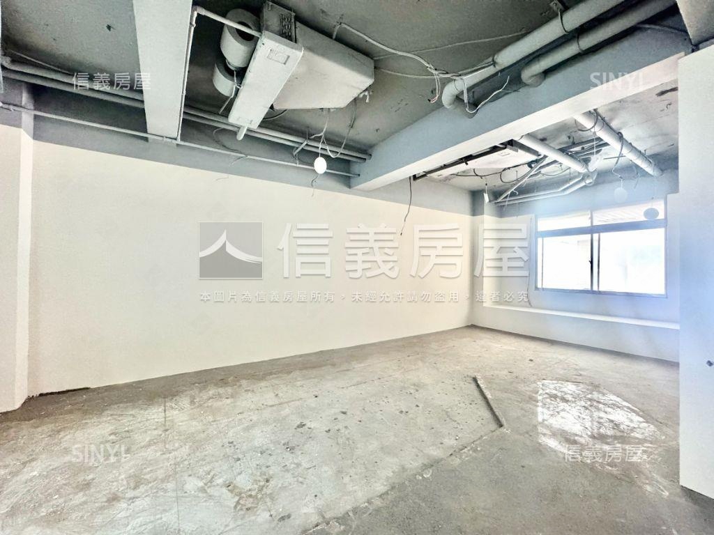 巨蛋捷運百坪面寬店霸房屋室內格局與周邊環境