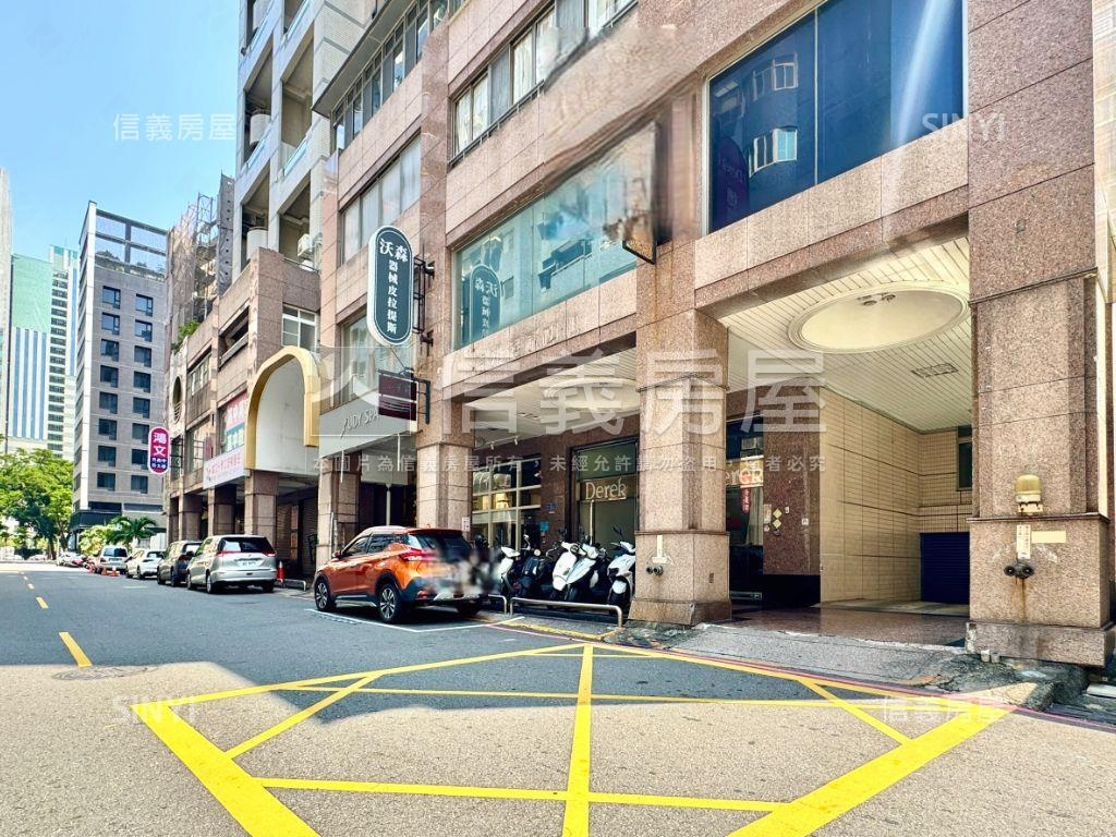 巨蛋捷運百坪面寬店霸房屋室內格局與周邊環境