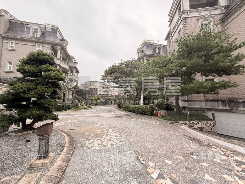 皇昱層峰百坪社區透天房屋室內格局與周邊環境