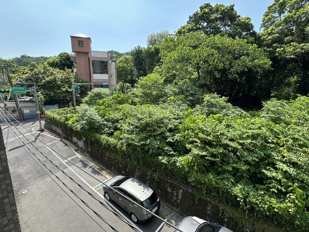 復興崗捷運站電梯美２房房屋室內格局與周邊環境