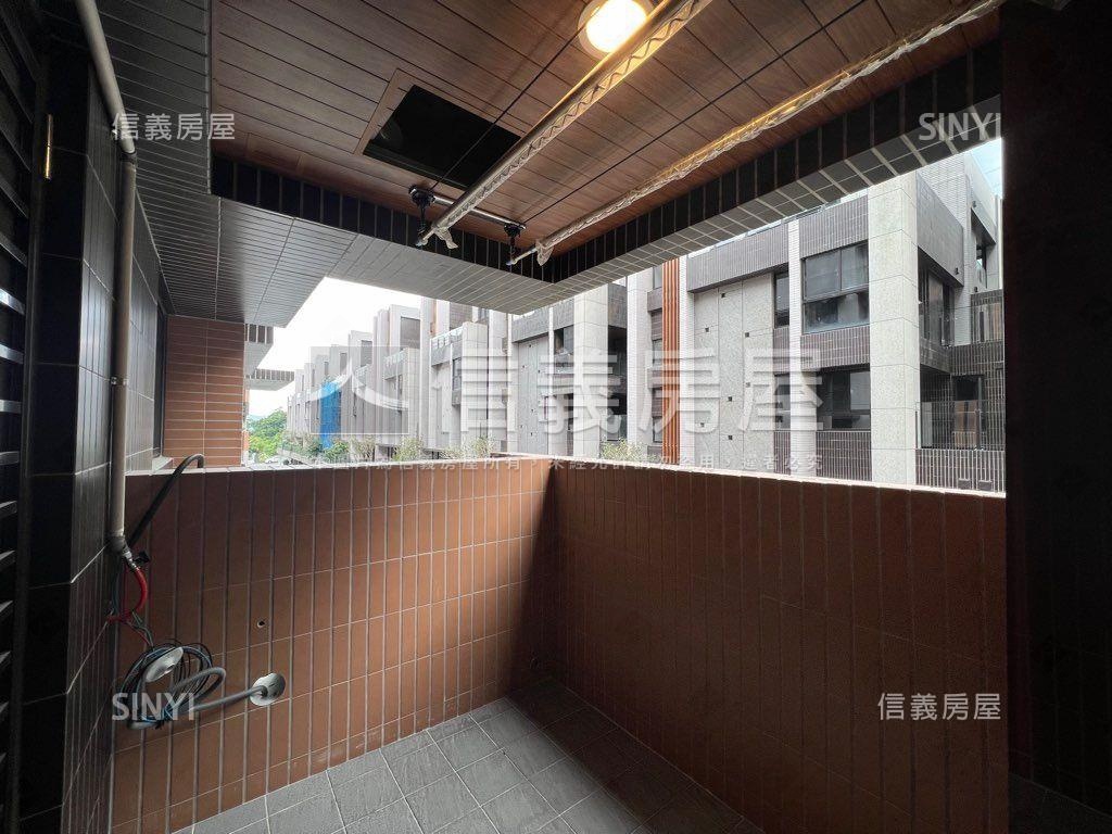 美麗山林兩房車位房屋室內格局與周邊環境