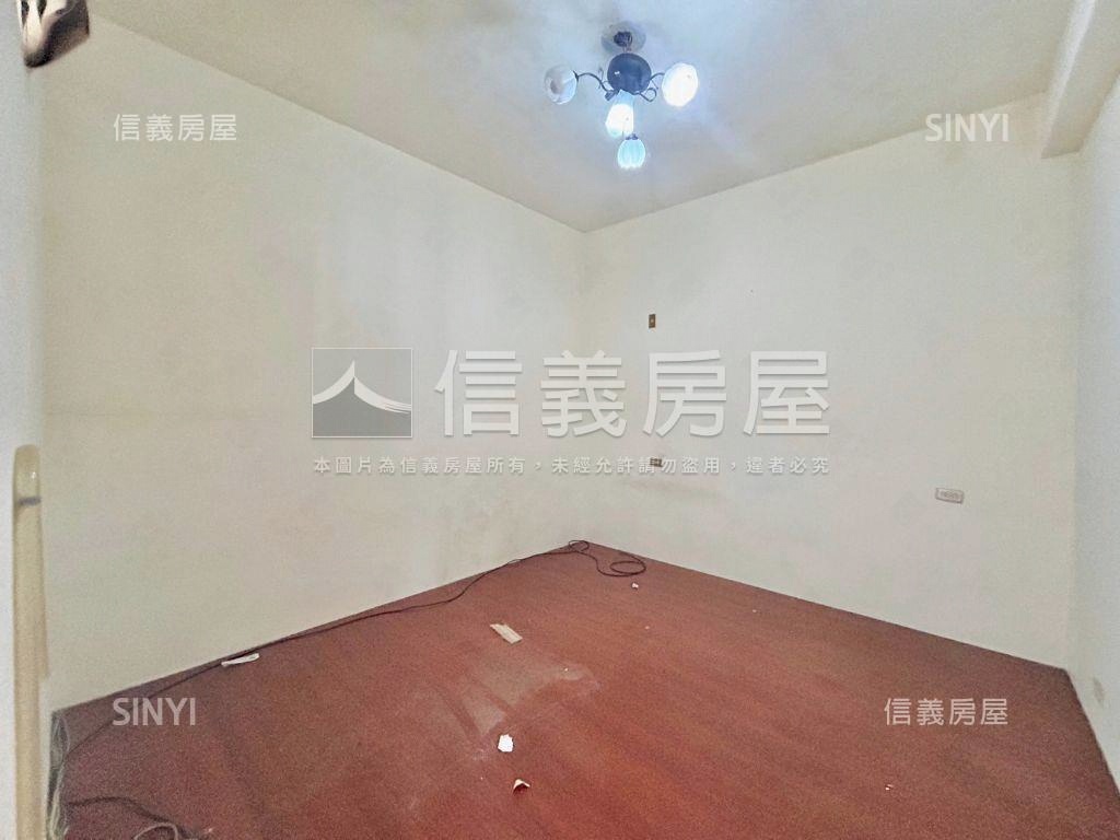 好市多前後臨路透天房屋室內格局與周邊環境