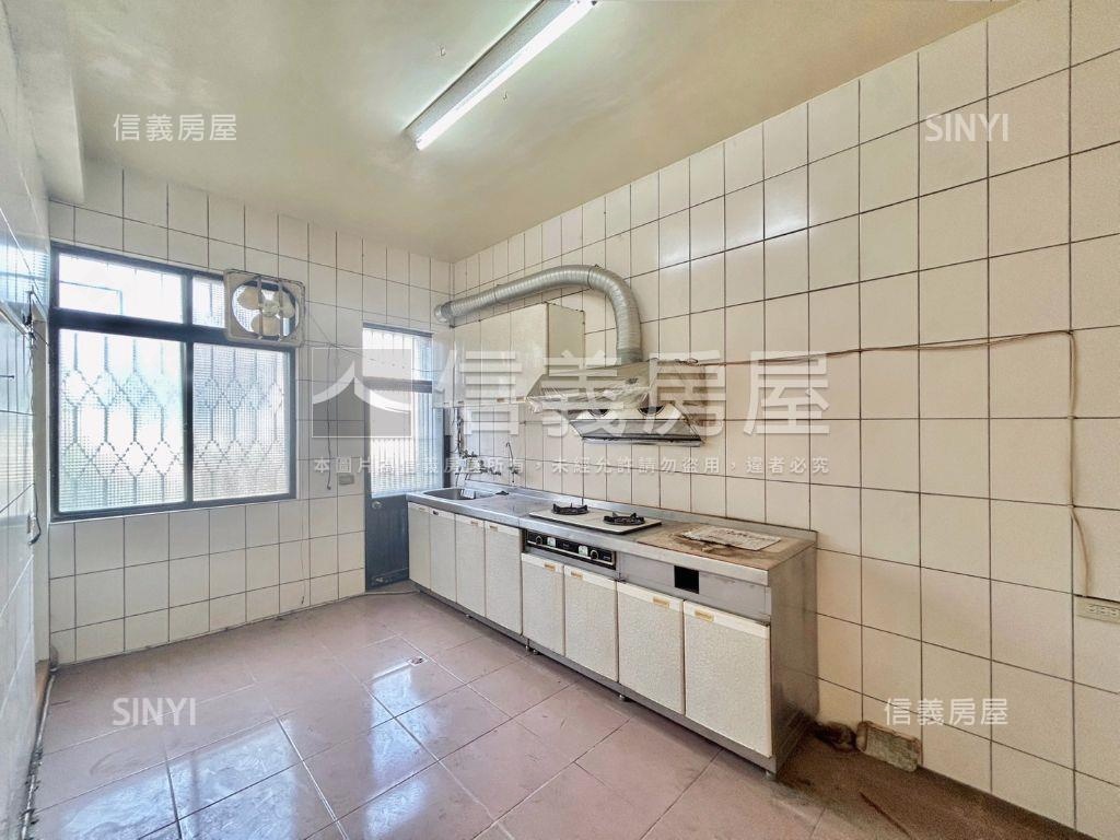 好市多前後臨路透天房屋室內格局與周邊環境
