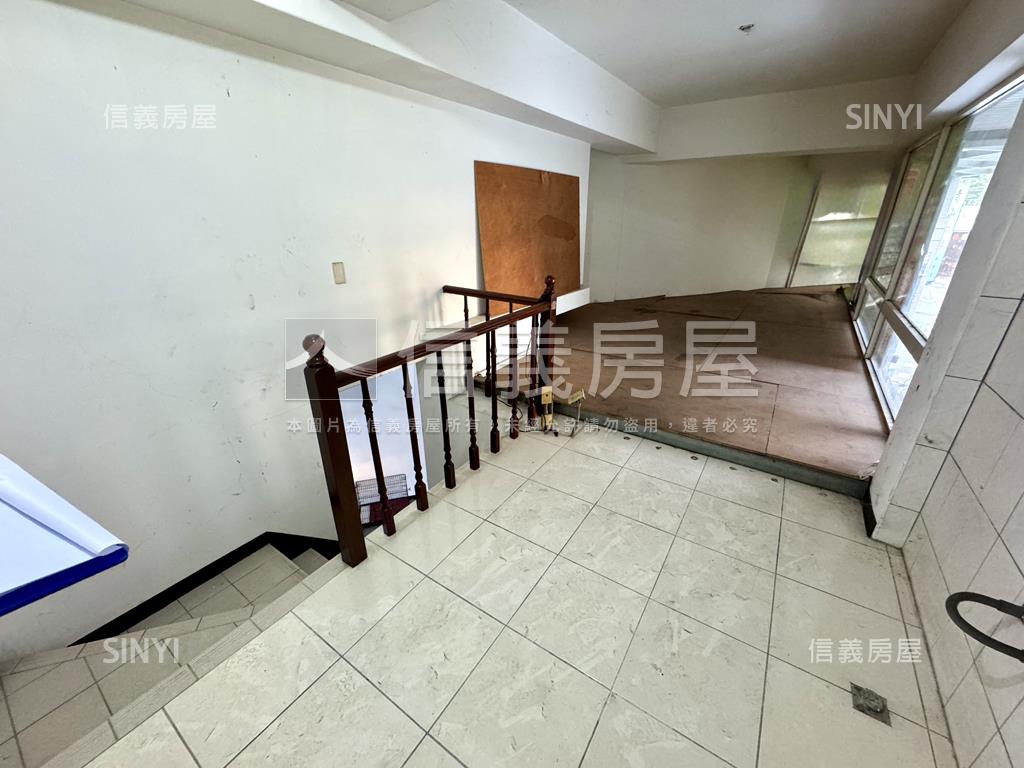 新案⭐文心高第角間金店面房屋室內格局與周邊環境