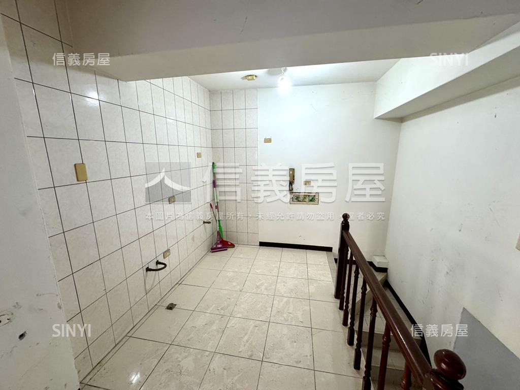 新案⭐文心高第角間金店面房屋室內格局與周邊環境