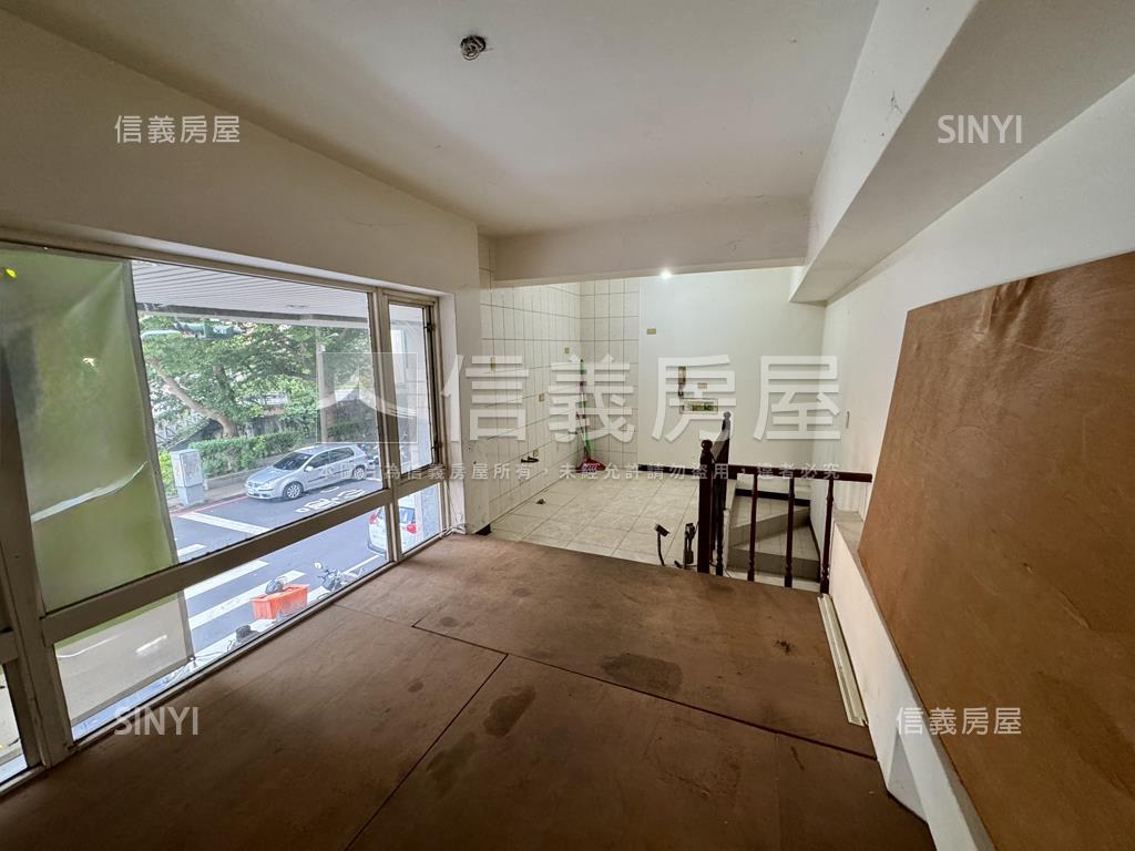新案⭐文心高第角間金店面房屋室內格局與周邊環境
