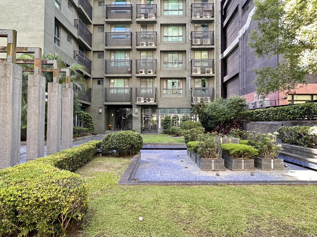 陽光＆公園２房附平面車位房屋室內格局與周邊環境