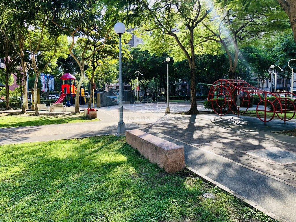 陽光＆公園２房附平面車位房屋室內格局與周邊環境
