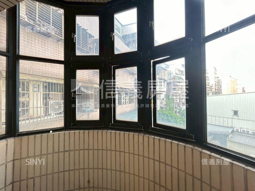 專任海景天下大套房房屋室內格局與周邊環境