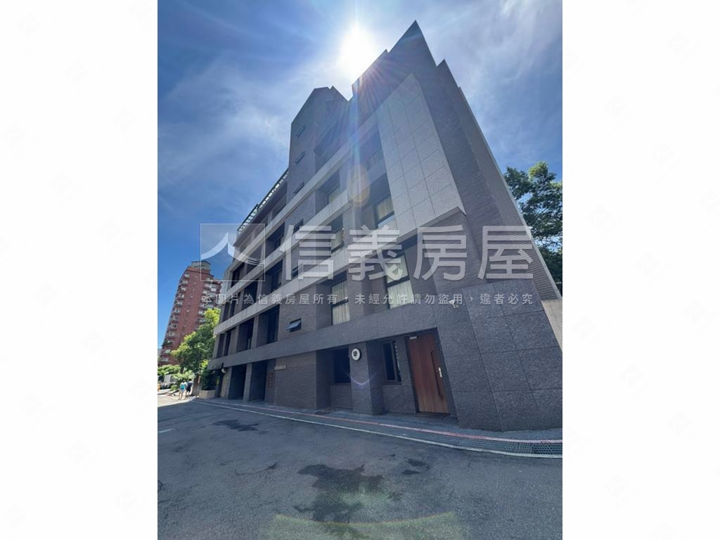 江南街邊間金店面房屋室內格局與周邊環境