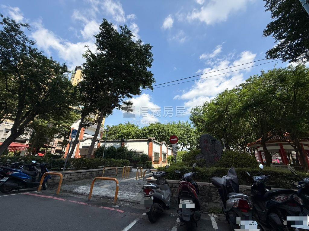 亞東商圈４房車位房屋室內格局與周邊環境