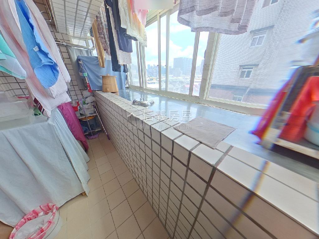亞東商圈４房車位房屋室內格局與周邊環境