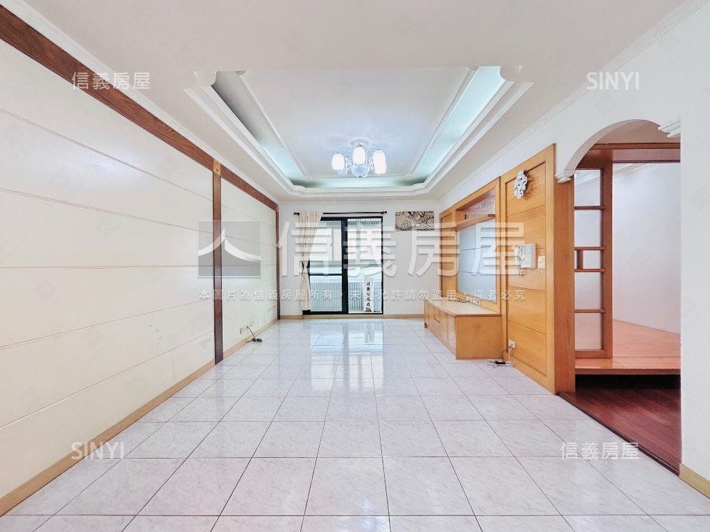 國泰商圈維也納三房車位房屋室內格局與周邊環境