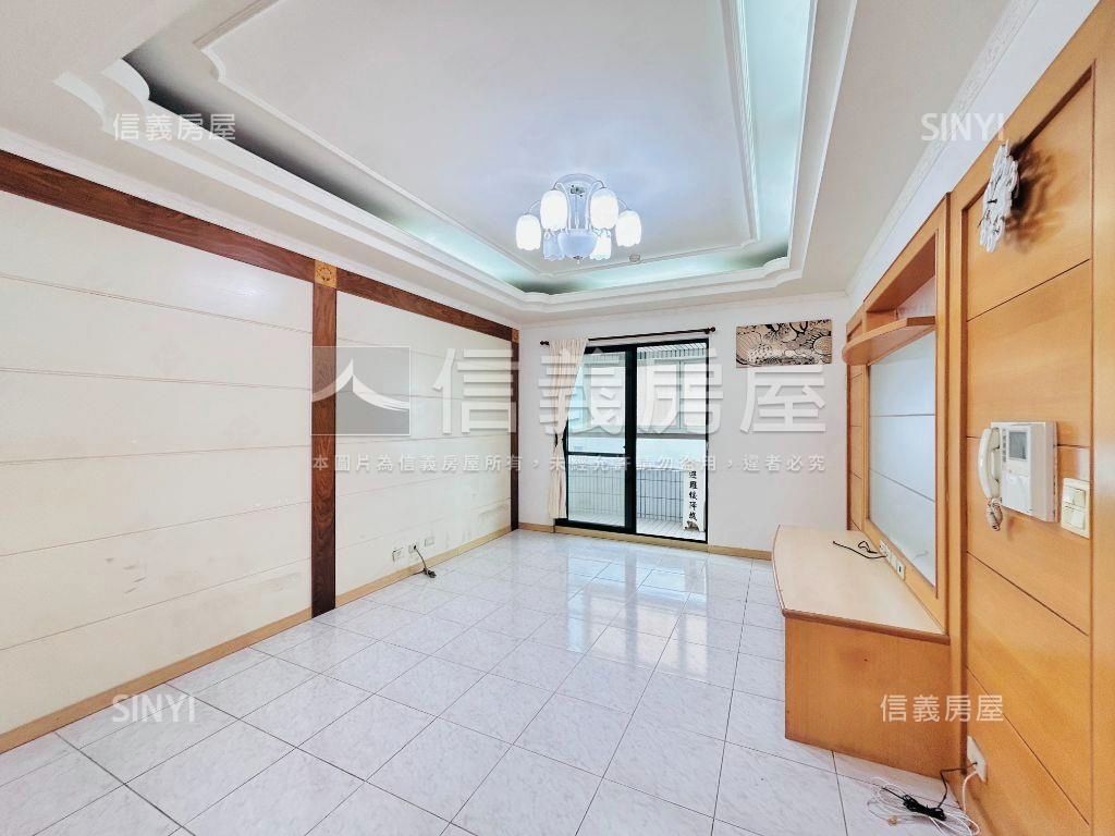 國泰商圈維也納三房車位房屋室內格局與周邊環境