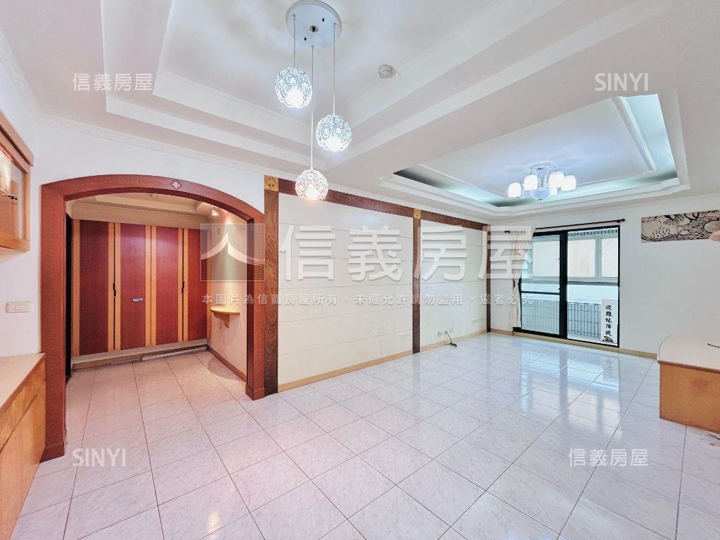 國泰商圈維也納三房車位房屋室內格局與周邊環境