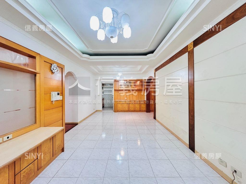 國泰商圈維也納三房車位房屋室內格局與周邊環境