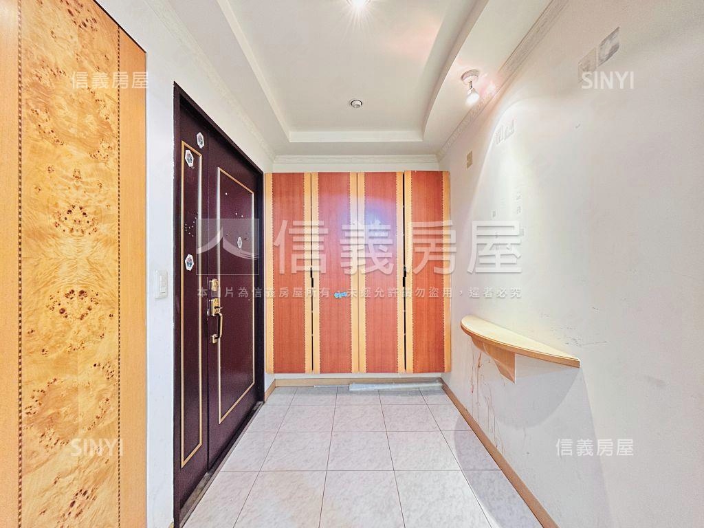 國泰商圈維也納三房車位房屋室內格局與周邊環境