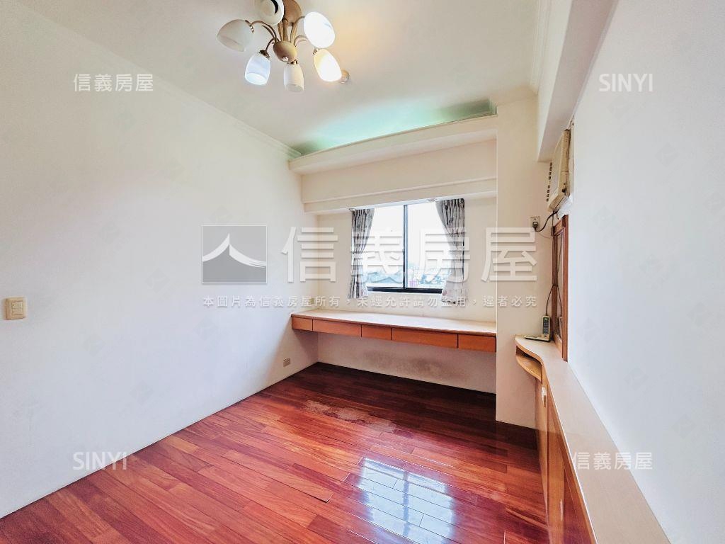 國泰商圈維也納三房車位房屋室內格局與周邊環境