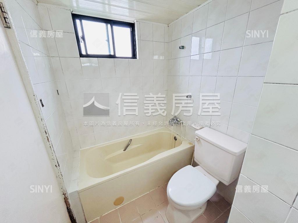 國泰商圈維也納三房車位房屋室內格局與周邊環境