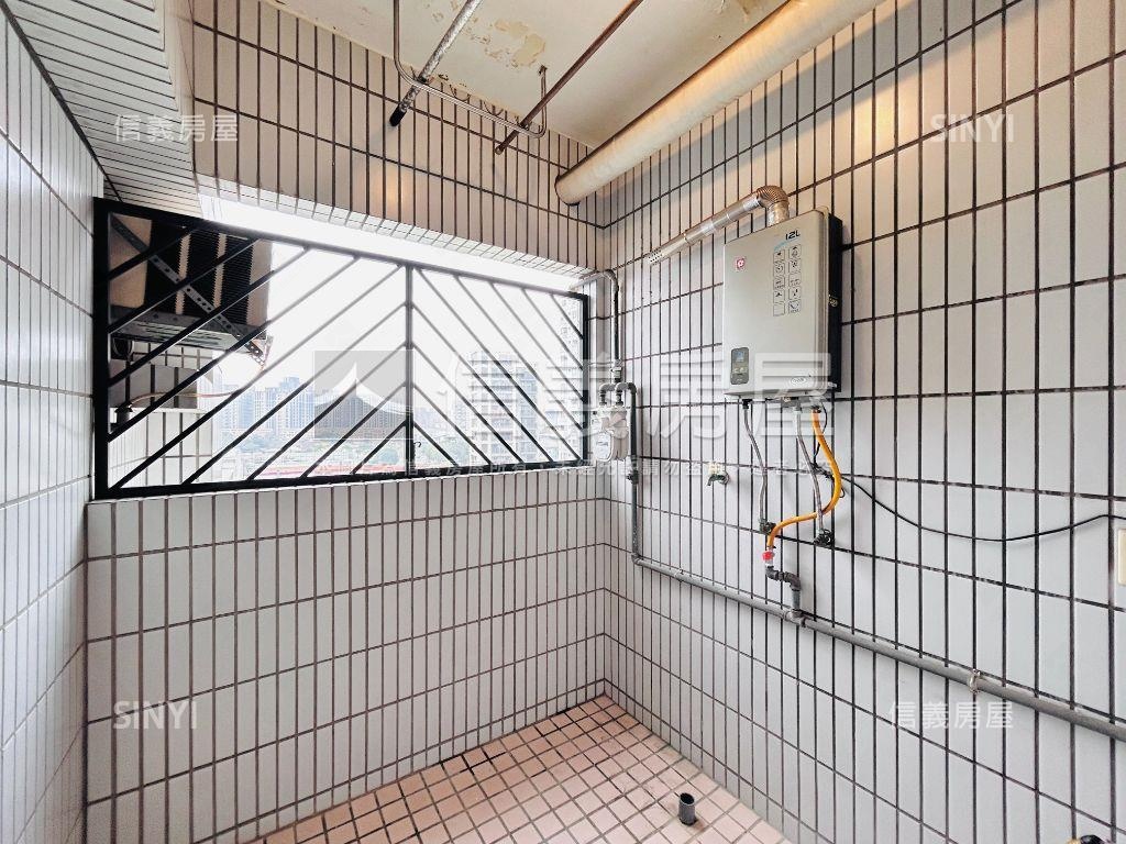 國泰商圈維也納三房車位房屋室內格局與周邊環境