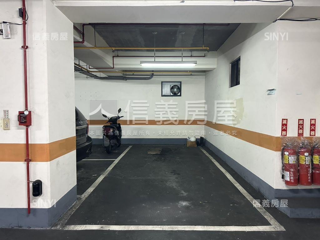 國泰商圈維也納三房車位房屋室內格局與周邊環境