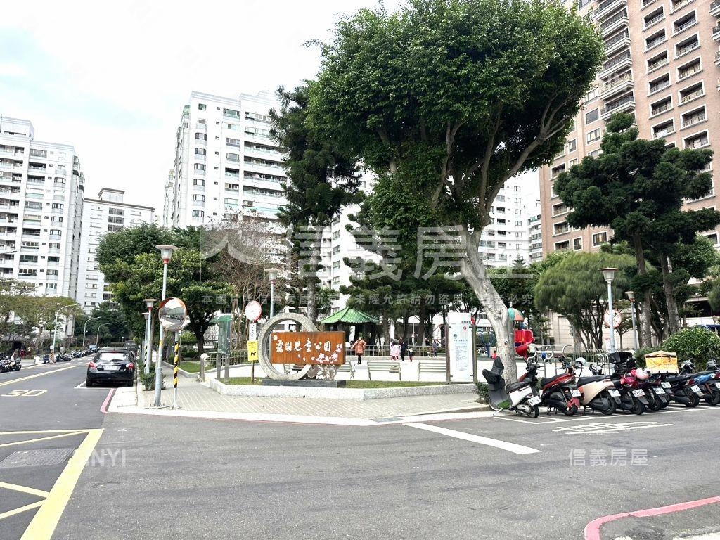 國泰商圈維也納三房車位房屋室內格局與周邊環境