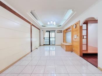 國泰商圈維也納三房車位